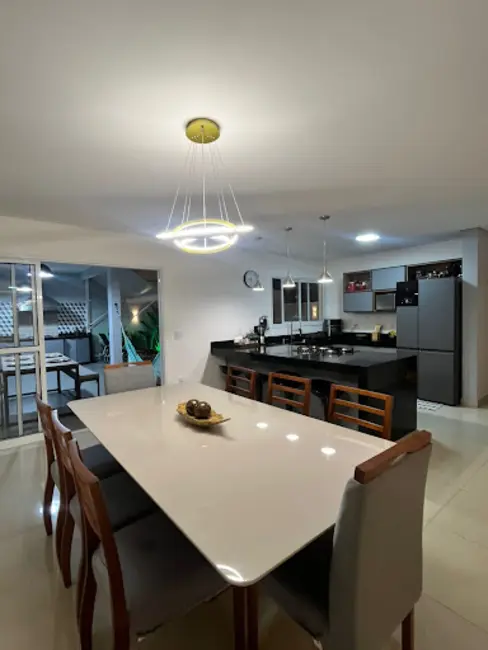 Sobrado com 3 quartos à venda, 250m2 em Wanel Ville, Sorocaba - SP - imagem 6 Foto 6 de Sobrado com 3 quartos à venda, 250m2 em Wanel Ville, Sorocaba - SP