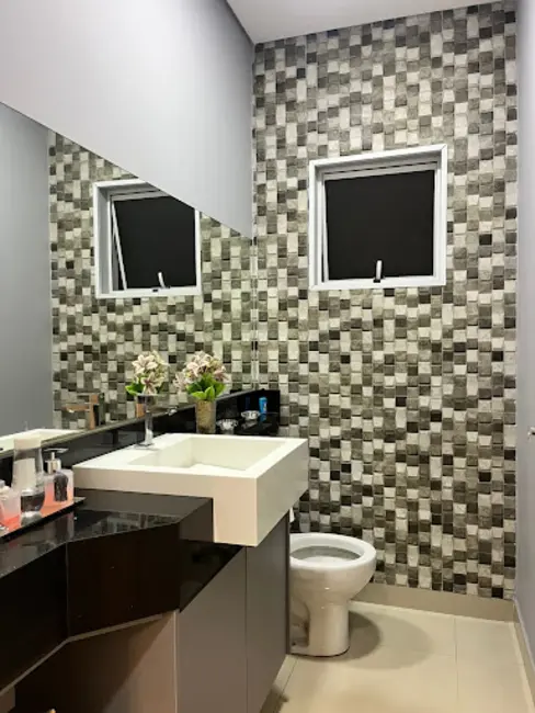 Sobrado com 3 quartos à venda, 250m2 em Wanel Ville, Sorocaba - SP - imagem 4 Foto 4 de Sobrado com 3 quartos à venda, 250m2 em Wanel Ville, Sorocaba - SP