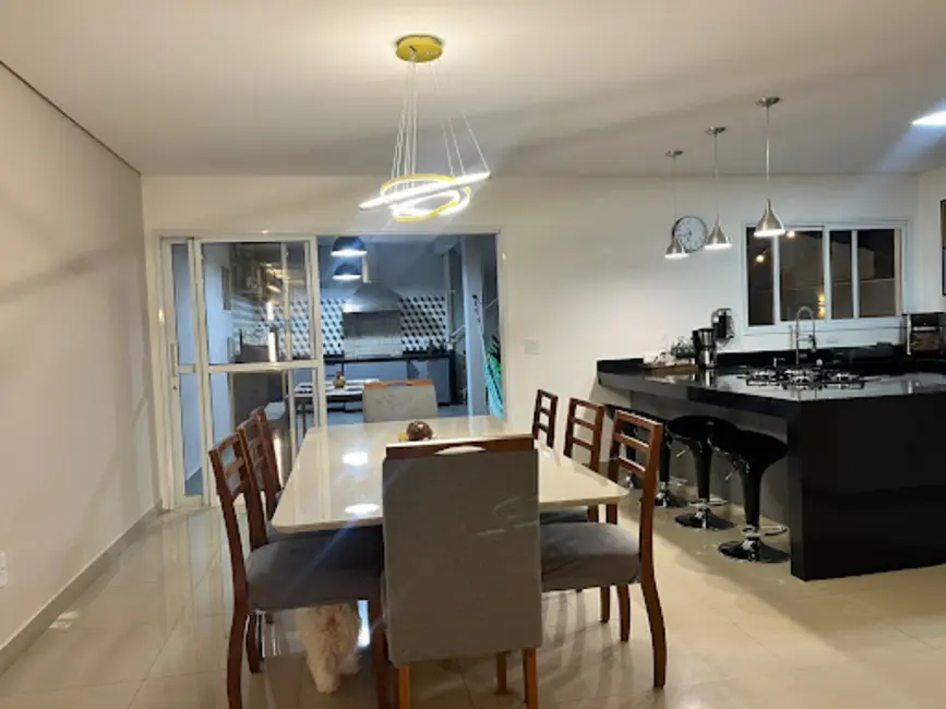 Sobrado com 3 quartos à venda, 250m2 em Wanel Ville, Sorocaba - SP - imagem 5 Foto 5 de Sobrado com 3 quartos à venda, 250m2 em Wanel Ville, Sorocaba - SP