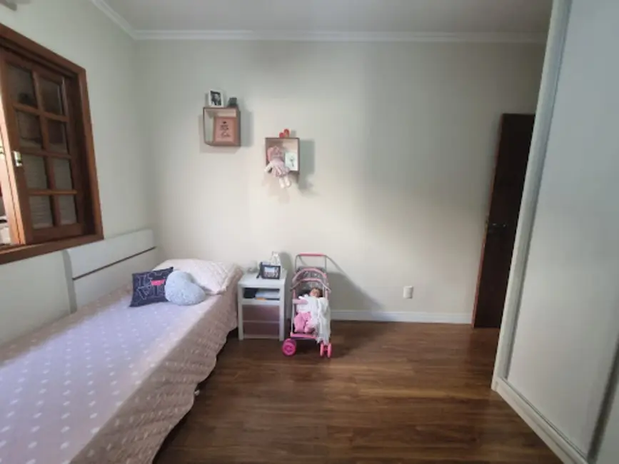 Casa de Condomínio com 3 quartos para alugar, 250m2 em Jardim Vila Inglesa, Sorocaba - SP - imagem 5 Foto 5 de Casa de Condomínio com 3 quartos para alugar, 250m2 em Jardim Vila Inglesa, Sorocaba - SP