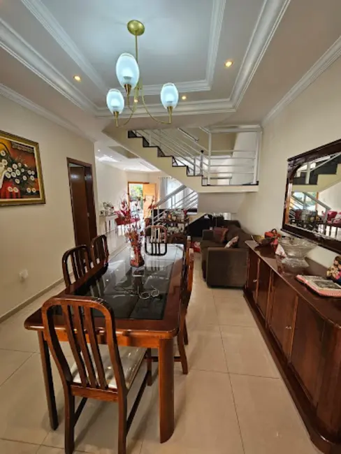 Foto 3 de Sobrado com 3 quartos à venda, 250m2 em Parque Residencial Villa dos Inglezes, Sorocaba - SP