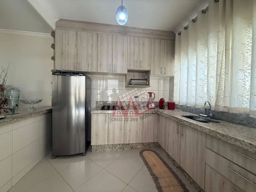 Sobrado com 4 quartos à venda, 200m2 em Wanel Ville, Sorocaba - SP - imagem 6 Foto 6 de Sobrado com 4 quartos à venda, 200m2 em Wanel Ville, Sorocaba - SP