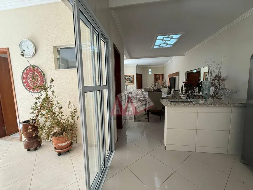 Sobrado com 4 quartos à venda, 200m2 em Wanel Ville, Sorocaba - SP - imagem 8 Foto 8 de Sobrado com 4 quartos à venda, 200m2 em Wanel Ville, Sorocaba - SP