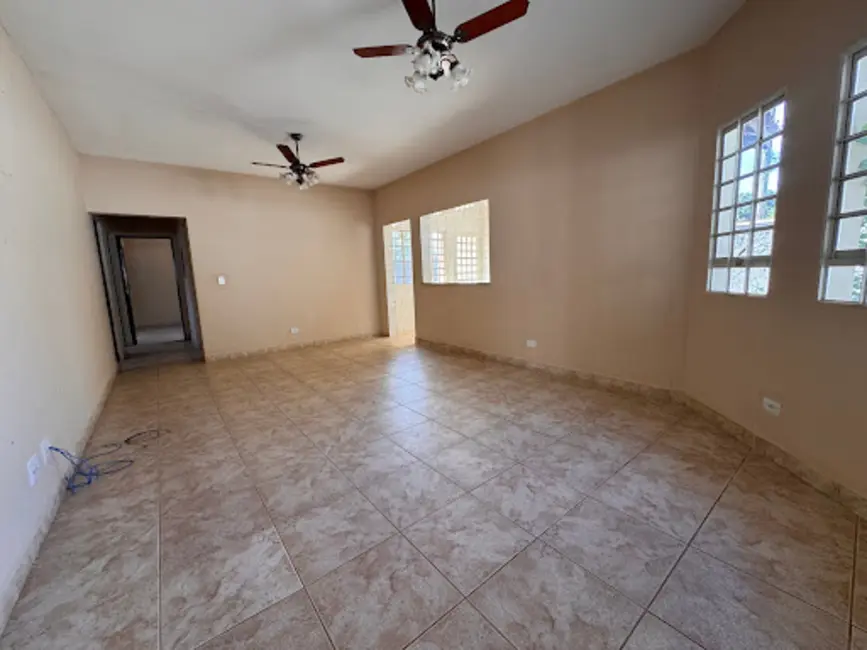 Foto 6 de Casa com 3 quartos à venda, 283m2 em Aracoiaba Da Serra - SP