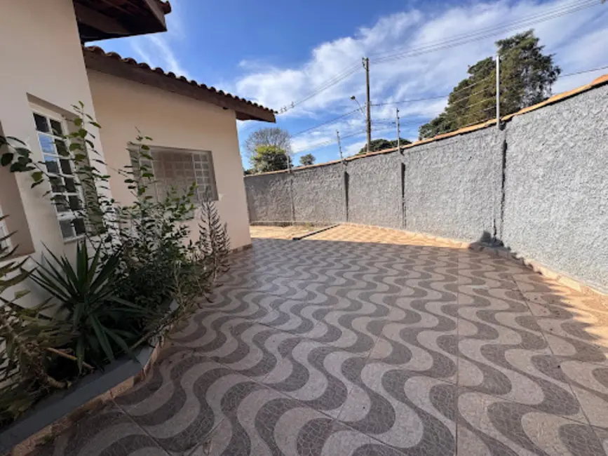 Foto 2 de Casa com 3 quartos à venda, 283m2 em Aracoiaba Da Serra - SP