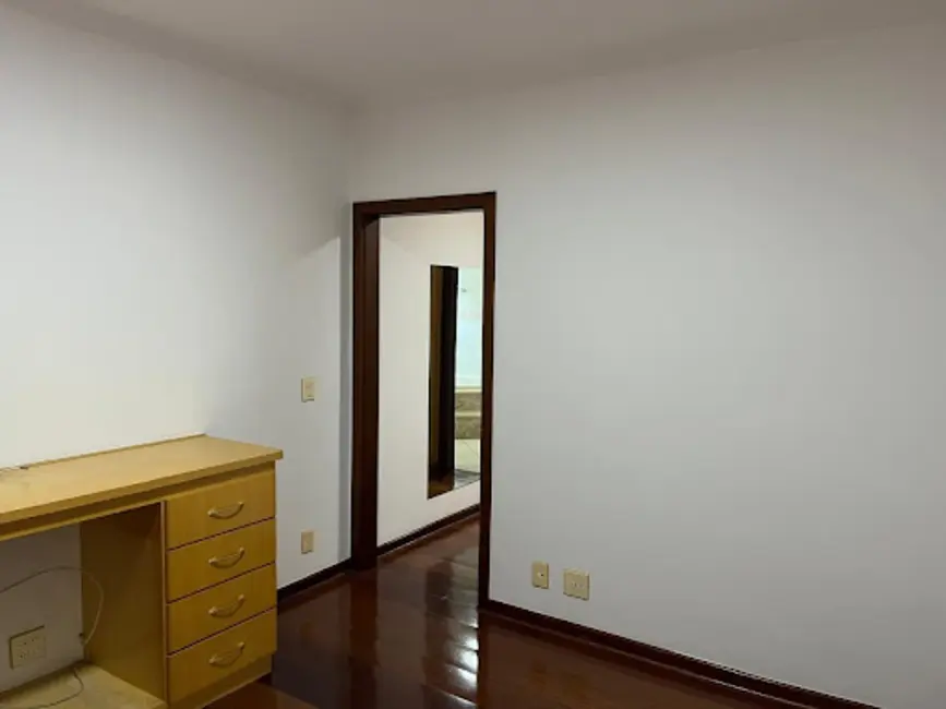 Sobrado com 4 quartos à venda, 375m2 em Iporanga, Sorocaba - SP - imagem 9 Foto 9 de Sobrado com 4 quartos à venda, 375m2 em Iporanga, Sorocaba - SP
