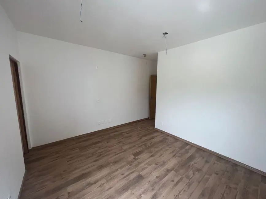 Sobrado com 3 quartos à venda, 132m2 em Cotia - SP - imagem 4 Foto 4 de Sobrado com 3 quartos à venda, 132m2 em Cotia - SP