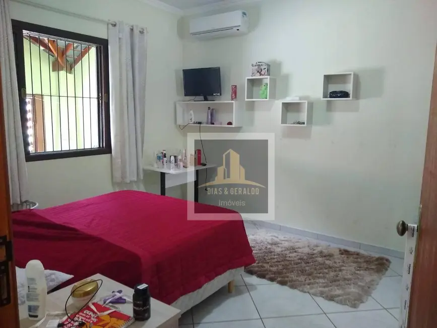 Casa com 4 quartos à venda, 300m2 em Sao Jose Dos Campos - SP - imagem 6 Foto 6 de Casa com 4 quartos à venda, 300m2 em Sao Jose Dos Campos - SP