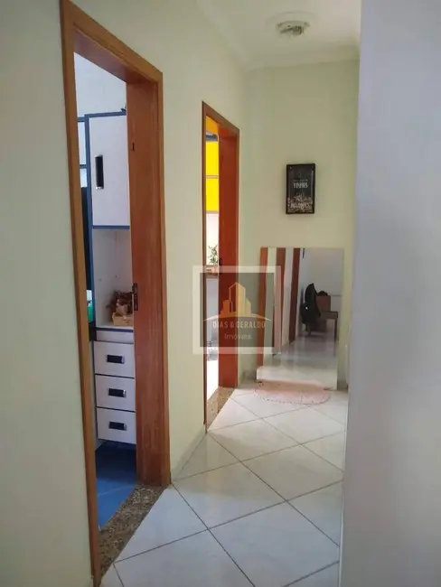 Casa com 4 quartos à venda, 300m2 em Sao Jose Dos Campos - SP - imagem 8 Foto 8 de Casa com 4 quartos à venda, 300m2 em Sao Jose Dos Campos - SP