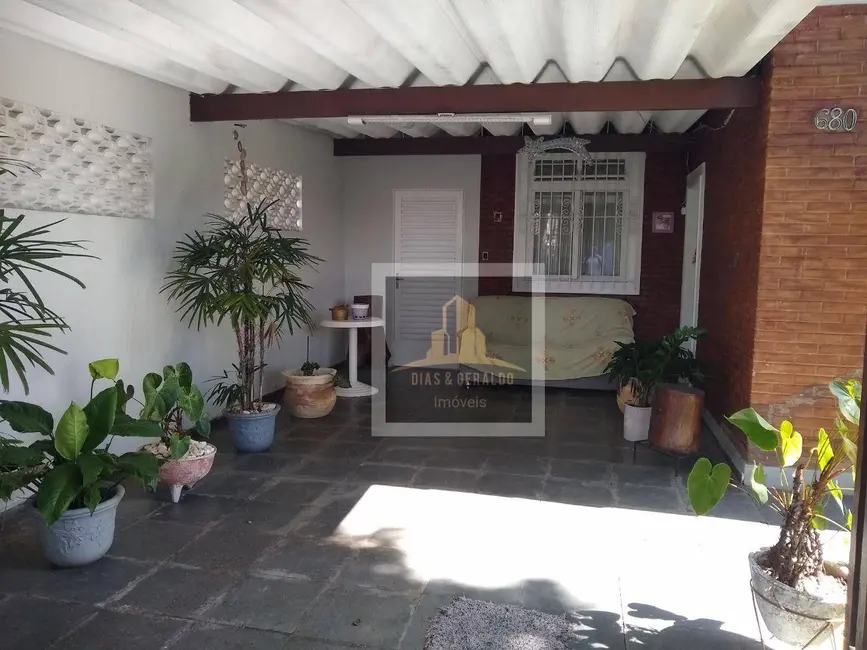 Foto 2 de Casa com 3 quartos à venda, 300m2 em Sao Jose Dos Campos - SP
