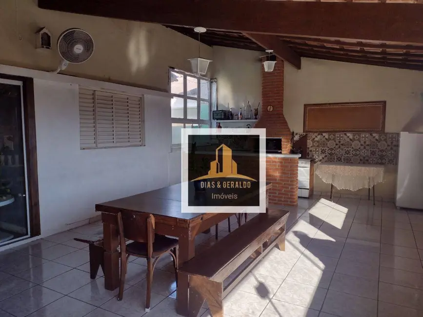 Foto 5 de Casa com 4 quartos à venda, 250m2 em Sao Jose Dos Campos - SP