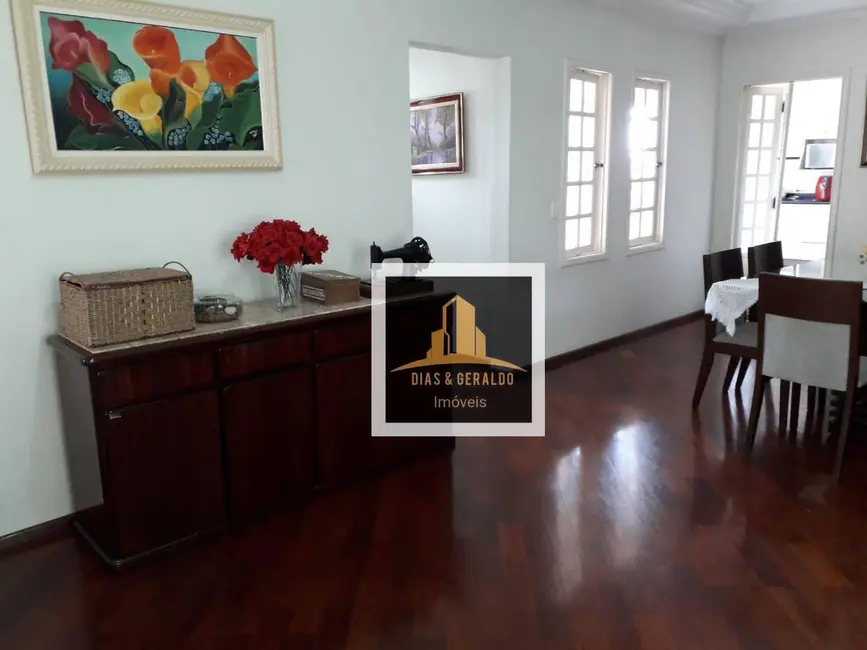 Foto 9 de Sobrado com 4 quartos para alugar, 250m2 em Sao Jose Dos Campos - SP