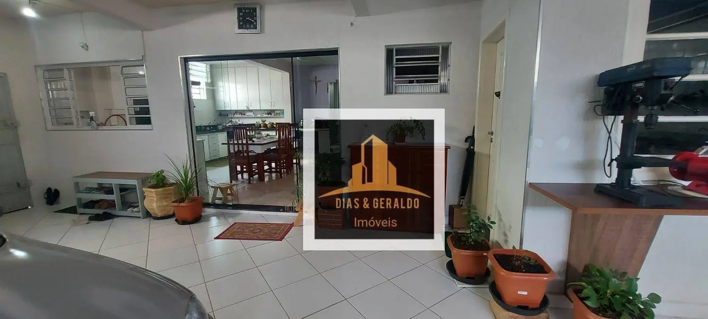 Foto 3 de Casa com 3 quartos à venda, 300m2 em Sao Jose Dos Campos - SP