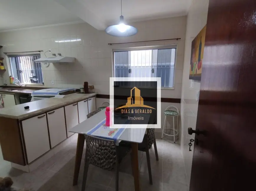 Foto 9 de Sobrado com 5 quartos à venda, 250m2 em Sao Jose Dos Campos - SP