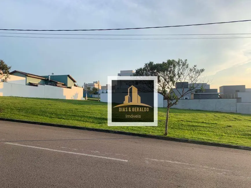 Foto 1 de Terreno / Lote à venda, 300m2 em Cacapava - SP