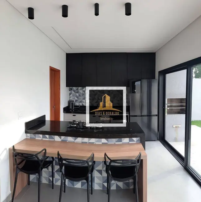 Foto 4 de Sobrado com 4 quartos à venda e para alugar, 360m2 em Santa Luzia, Cacapava - SP