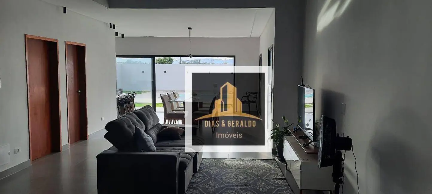 Foto 2 de Sobrado com 4 quartos à venda e para alugar, 360m2 em Santa Luzia, Cacapava - SP