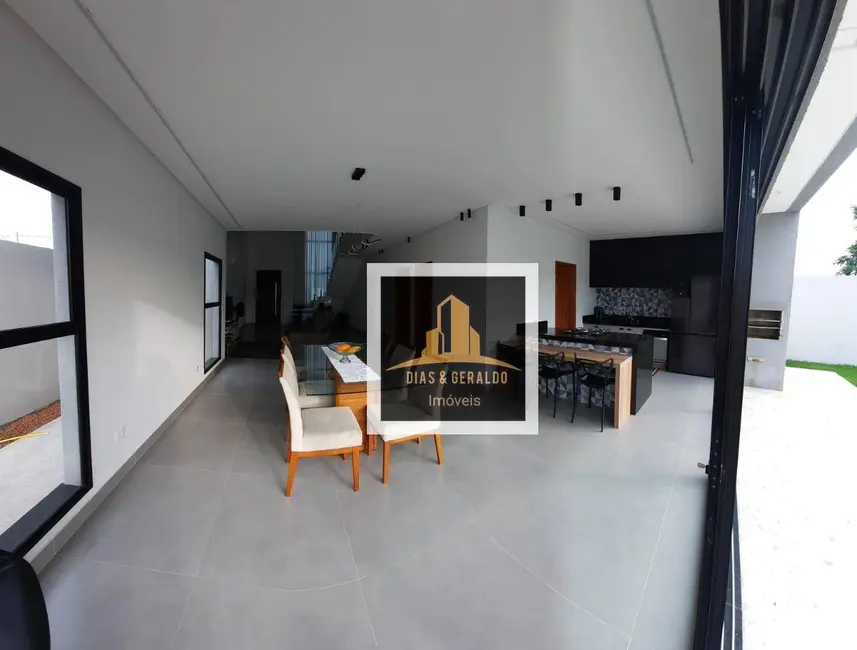 Foto 3 de Sobrado com 4 quartos à venda e para alugar, 360m2 em Santa Luzia, Cacapava - SP