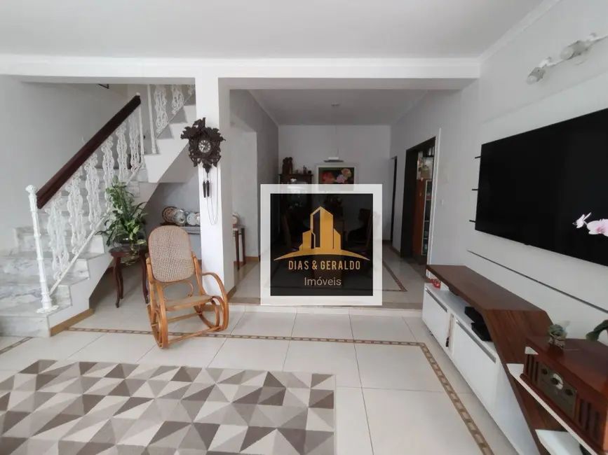 Foto 7 de Sobrado com 3 quartos à venda, 250m2 em Sao Jose Dos Campos - SP