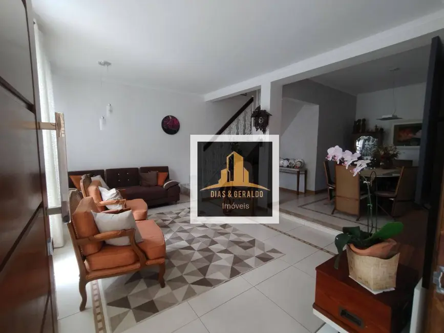 Foto 6 de Sobrado com 3 quartos à venda, 250m2 em Sao Jose Dos Campos - SP