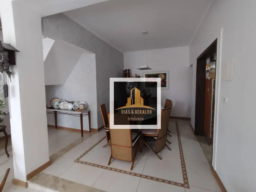 Foto 9 de Sobrado com 3 quartos à venda, 250m2 em Sao Jose Dos Campos - SP