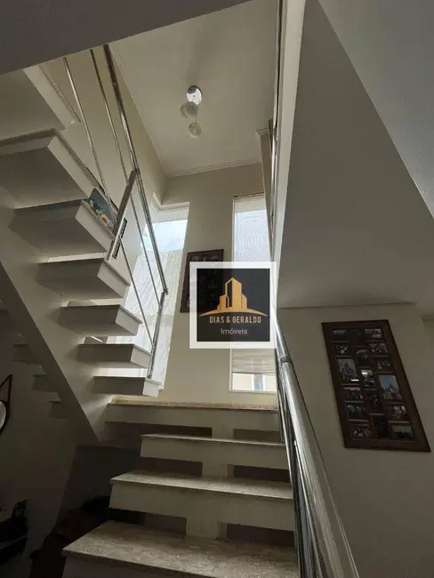 Sobrado com 3 quartos à venda, 430m2 em Loteamento Villa Branca, Jacarei - SP - imagem 8 Foto 8 de Sobrado com 3 quartos à venda, 430m2 em Loteamento Villa Branca, Jacarei - SP