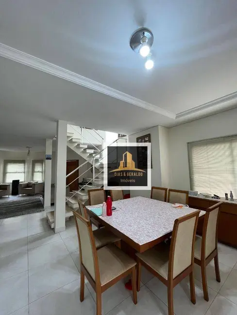 Sobrado com 3 quartos à venda, 430m2 em Loteamento Villa Branca, Jacarei - SP - imagem 3 Foto 3 de Sobrado com 3 quartos à venda, 430m2 em Loteamento Villa Branca, Jacarei - SP