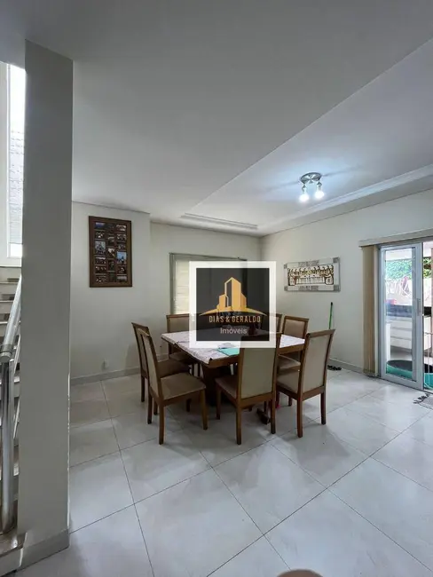 Foto 2 de Sobrado com 3 quartos à venda, 430m2 em Loteamento Villa Branca, Jacarei - SP