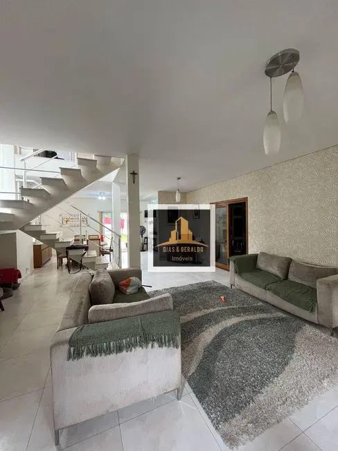 Sobrado com 3 quartos à venda, 430m2 em Loteamento Villa Branca, Jacarei - SP - imagem 7 Foto 7 de Sobrado com 3 quartos à venda, 430m2 em Loteamento Villa Branca, Jacarei - SP