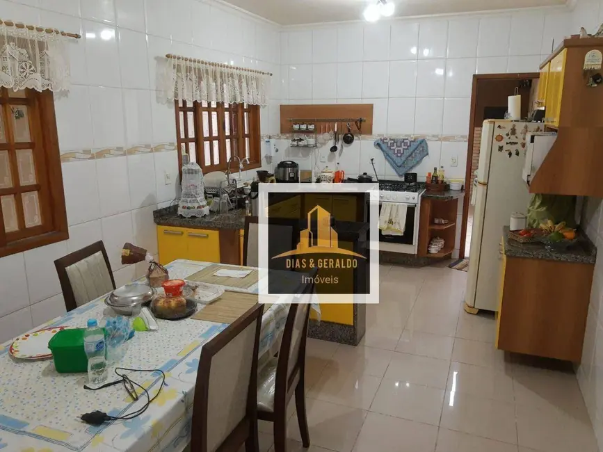 Sobrado com 3 quartos à venda, 250m2 em Sao Jose Dos Campos - SP - imagem 6 Foto 6 de Sobrado com 3 quartos à venda, 250m2 em Sao Jose Dos Campos - SP