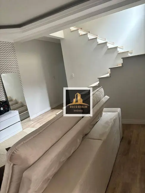 Foto 4 de Sobrado com 4 quartos à venda, 128m2 em Sao Jose Dos Campos - SP