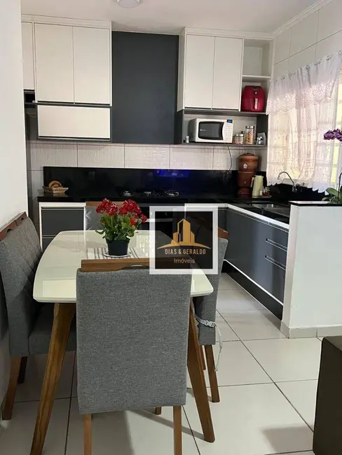 Casa com 3 quartos à venda, 140m2 em Sao Jose Dos Campos - SP - imagem 1 Foto 1 de Casa com 3 quartos à venda, 140m2 em Sao Jose Dos Campos - SP