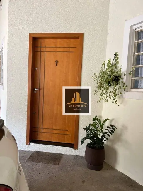 Casa com 3 quartos à venda, 140m2 em Sao Jose Dos Campos - SP - imagem 2 Foto 2 de Casa com 3 quartos à venda, 140m2 em Sao Jose Dos Campos - SP