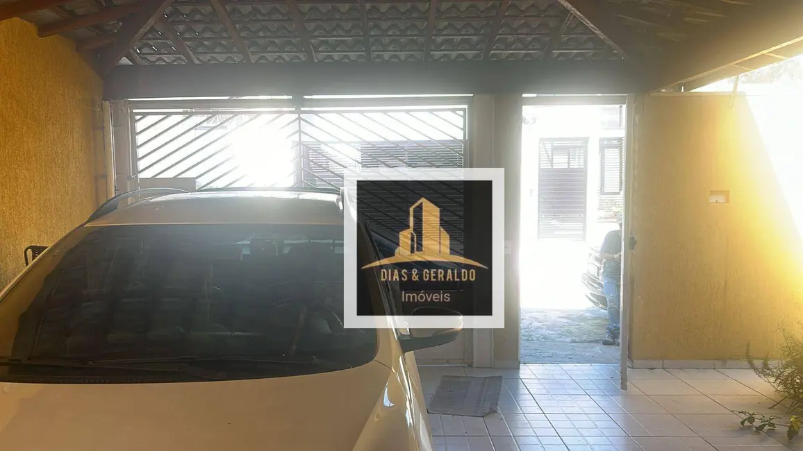 Foto 1 de Casa com 2 quartos à venda, 250m2 em Jacarei - SP