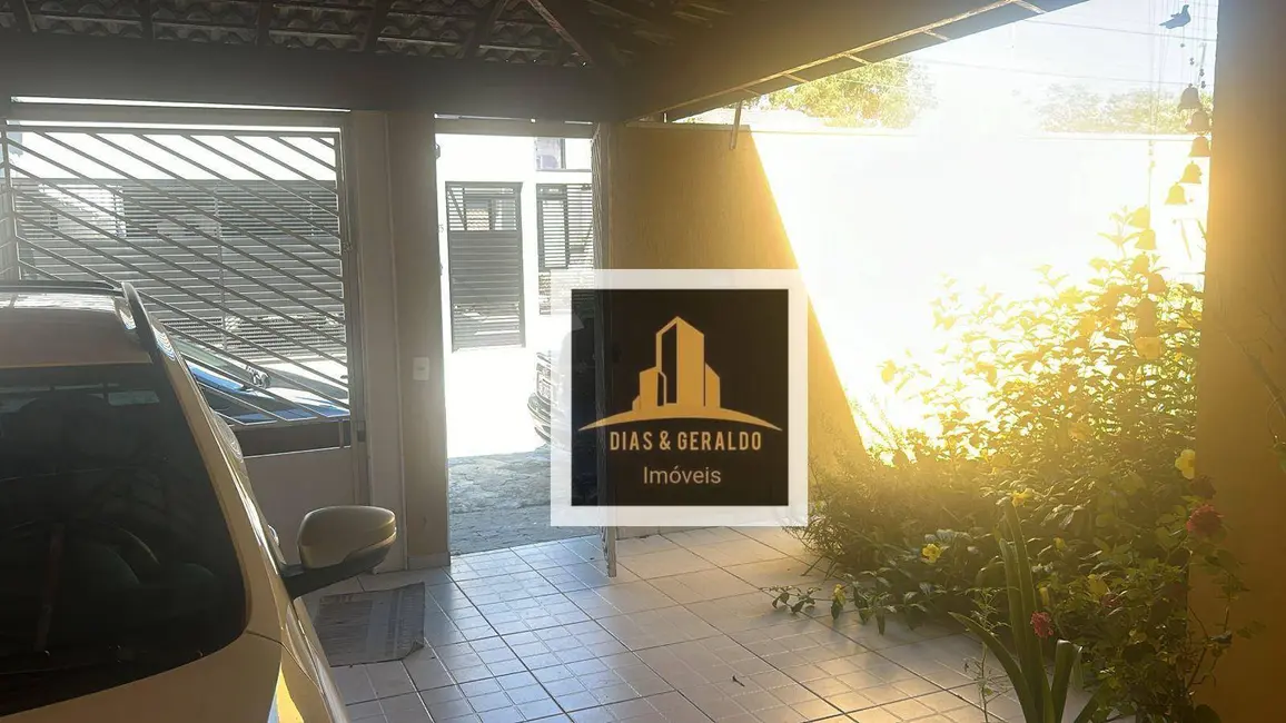 Foto 2 de Casa com 2 quartos à venda, 250m2 em Jacarei - SP