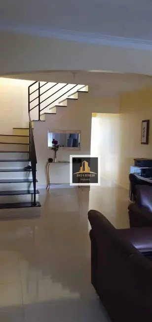 Sobrado com 2 quartos à venda, 180m2 em Sao Jose Dos Campos - SP - imagem 7 Foto 7 de Sobrado com 2 quartos à venda, 180m2 em Sao Jose Dos Campos - SP