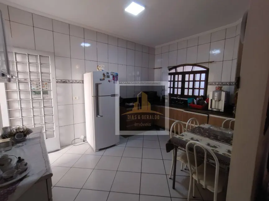 Foto 5 de Casa com 2 quartos à venda, 140m2 em Residencial Santa Paula, Jacarei - SP