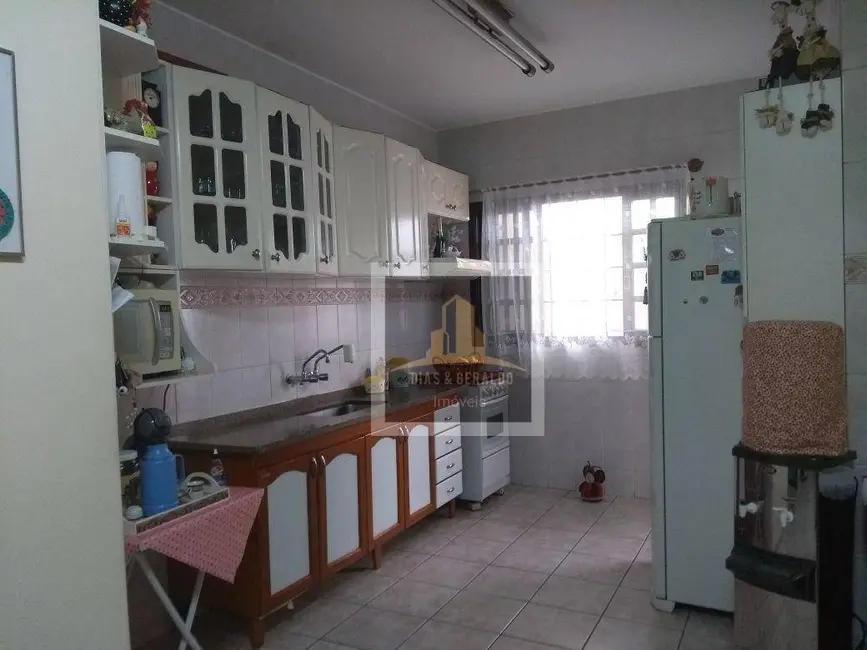 Foto 8 de Casa com 3 quartos à venda, 250m2 em Cidade Jardim, Jacarei - SP