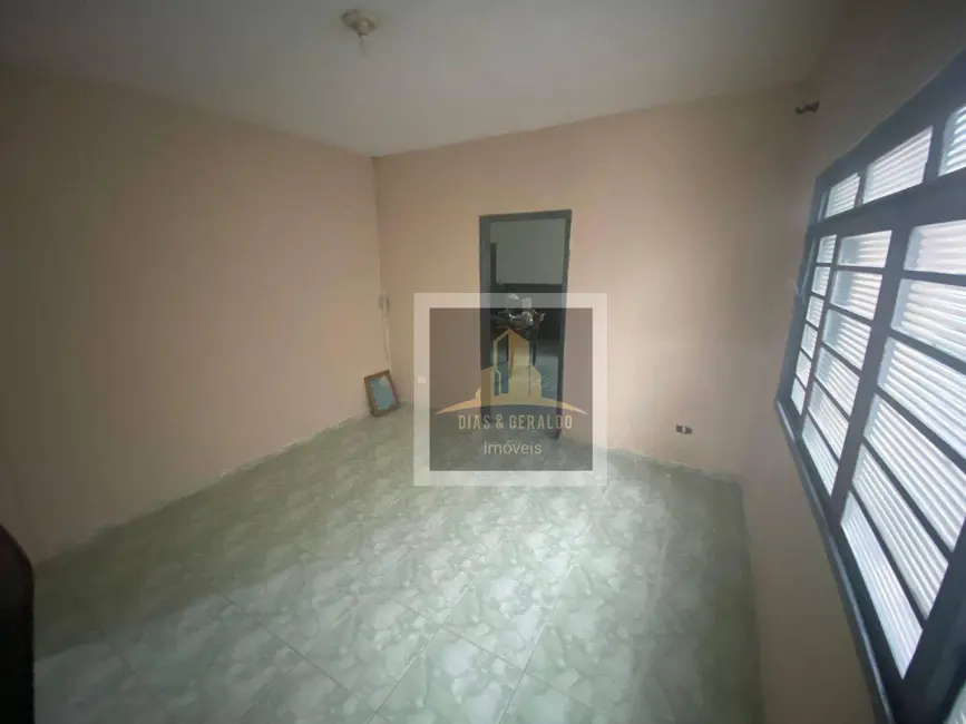 Foto 6 de Casa com 1 quarto para alugar, 250m2 em Jardim Mesquita, Jacarei - SP