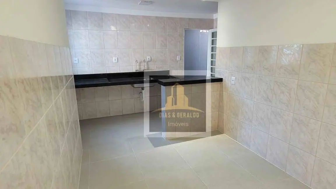 Foto 3 de Casa com 2 quartos à venda, 150m2 em Sao Jose Dos Campos - SP