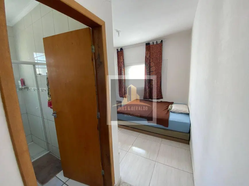 Casa com 3 quartos à venda, 219m2 em Sao Jose Dos Campos - SP - imagem 8 Foto 8 de Casa com 3 quartos à venda, 219m2 em Sao Jose Dos Campos - SP