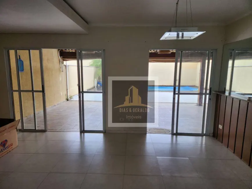 Foto 6 de Sobrado com 3 quartos à venda, 250m2 em Jacarei - SP