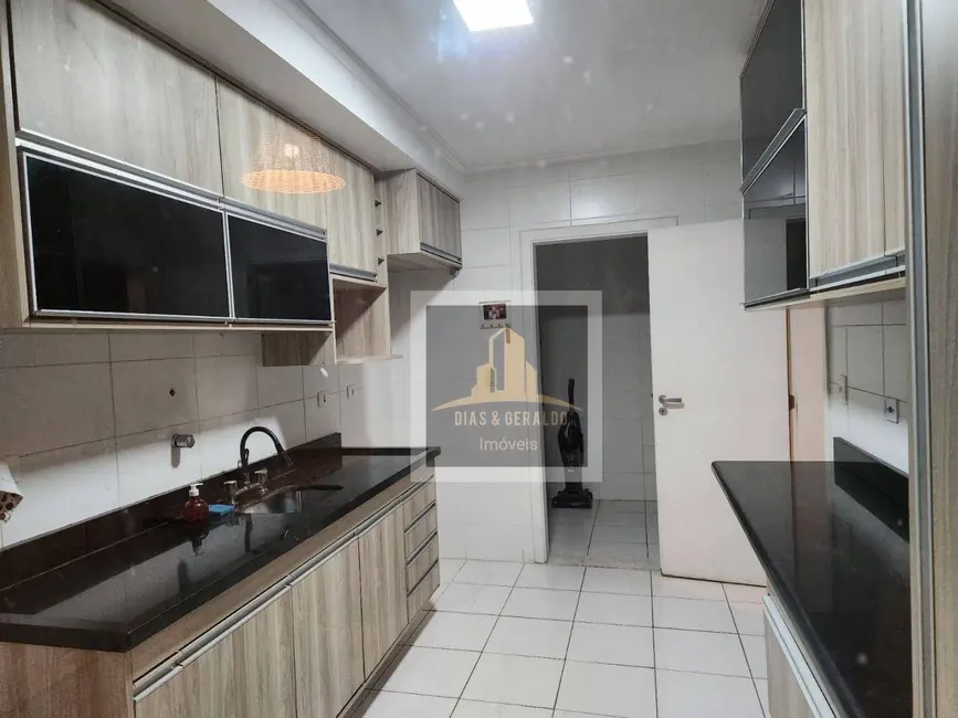 Foto 8 de Sobrado com 3 quartos à venda, 250m2 em Jacarei - SP