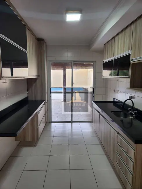 Foto 9 de Sobrado com 3 quartos à venda, 250m2 em Jacarei - SP