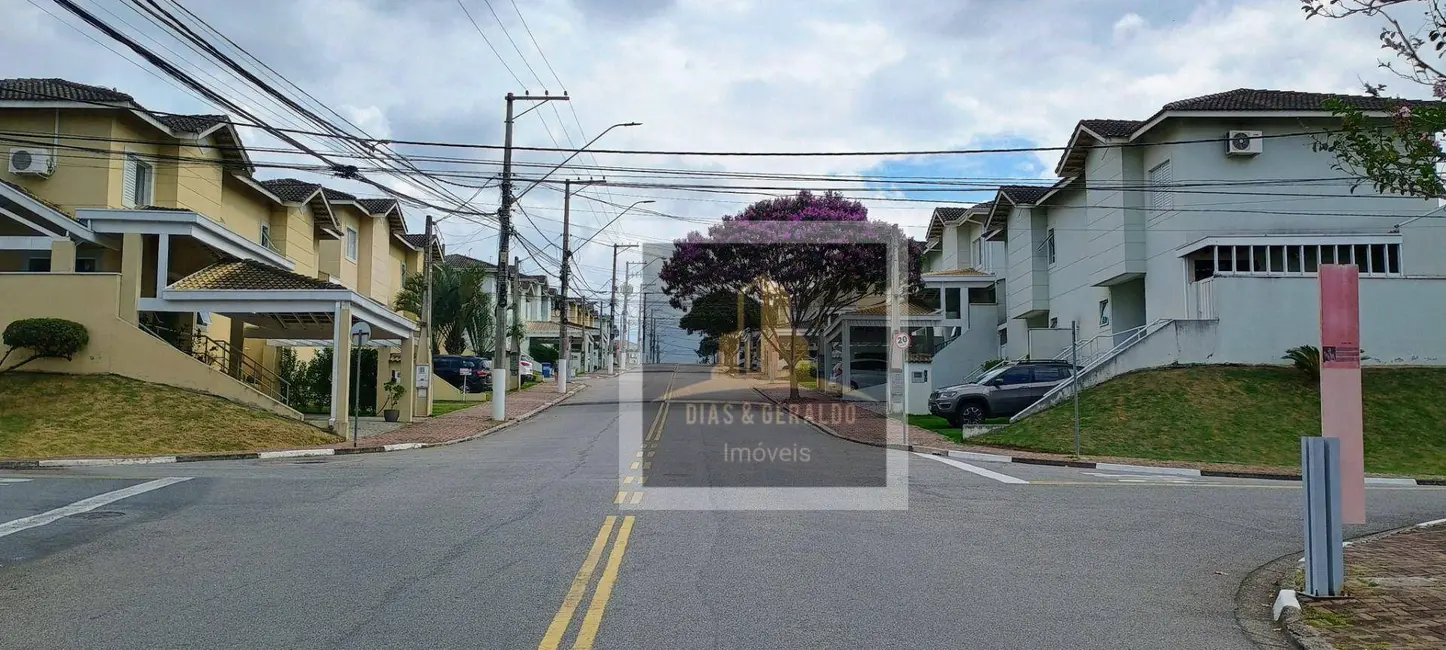 Foto 3 de Sobrado com 3 quartos à venda, 250m2 em Jacarei - SP