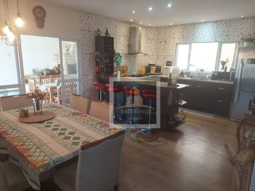 Foto 8 de Casa de Condomínio com 3 quartos à venda, 326m2 em Cacapava - SP