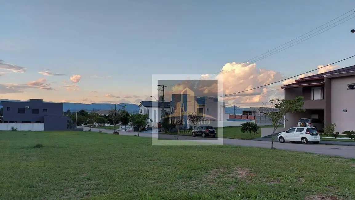 Foto 1 de Terreno / Lote à venda, 453m2 em Cacapava - SP