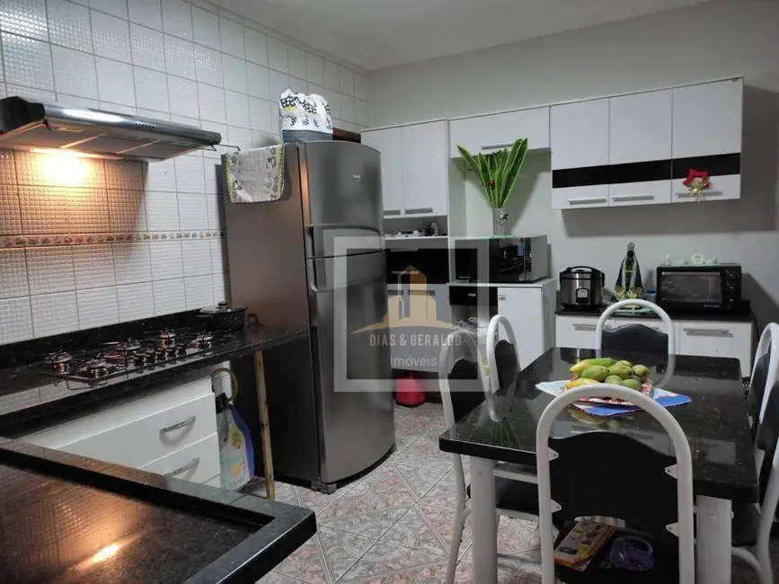 Foto 6 de Sobrado com 3 quartos à venda, 157m2 em Jardim Santa Marina, Jacarei - SP