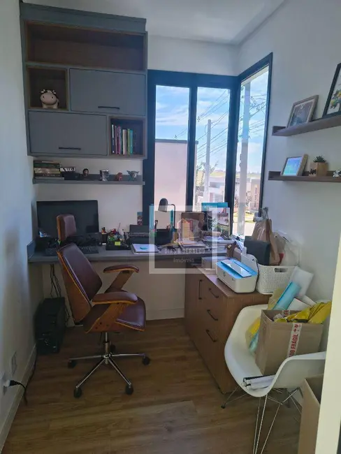 Foto 2 de Casa de Condomínio com 3 quartos à venda, 250m2 em Parque Residencial Maria Elmira, Cacapava - SP