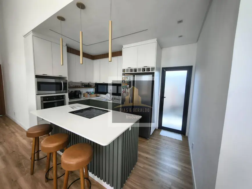 Foto 9 de Casa de Condomínio com 3 quartos à venda, 250m2 em Parque Residencial Maria Elmira, Cacapava - SP